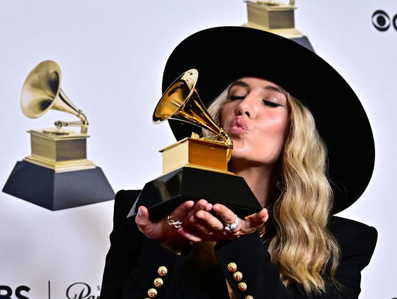 Country Roads: Lainey Wilson