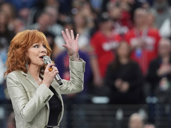 Country Roads: Reba McEntire