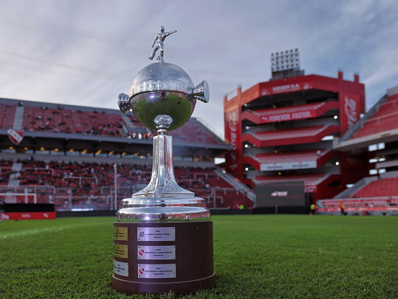 Voor het eerst ook roze kaart in gebruik bij Copa America