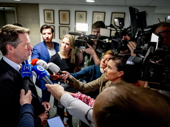 Waarom is er zoveel meer pers in de Tweede Kamer dan in het Europees Parlement?