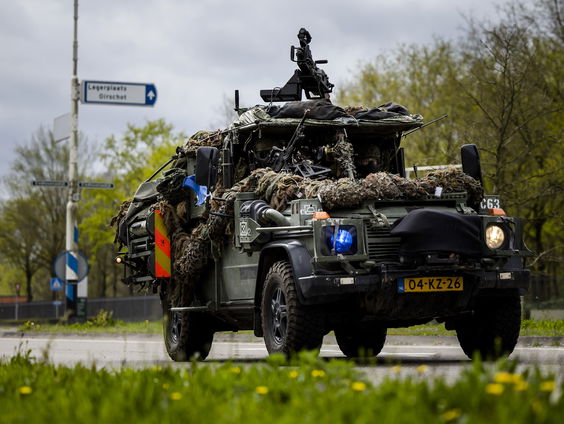Is de landmacht inzetbaar en in staat grote afstanden en obstakels te kunnen overbruggen?