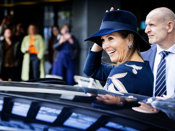 Hoe wordt het leven van Maxima weergeven in de nieuwe serie 'Maxima'?