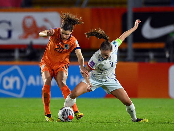 Nederlandse voetbalvrouwen winnen EK-kwalificatiewedstrijd tegen Noorwegen