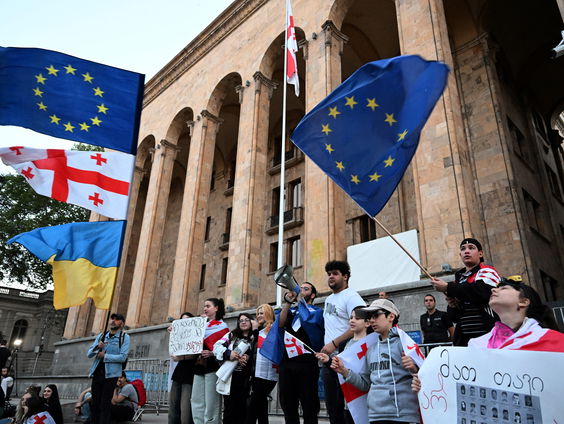 Waarom gaan Georgiërs in grote getalen de straat op?
