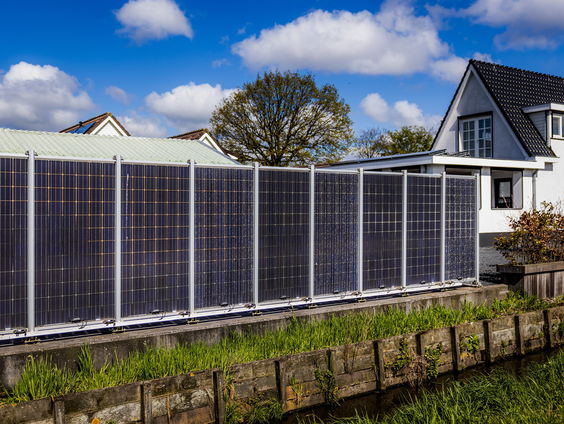 Energiebedrijven stimuleren klanten om opgewekte zonnestroom vaker zelf te gebruiken