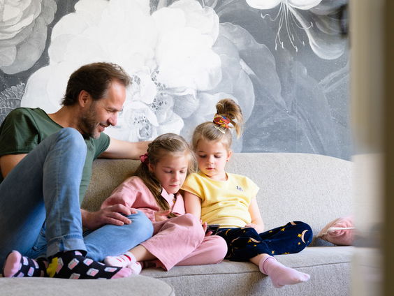 Tienduizenden ouders sluiten pact: kind pas vanaf 14 een smartphone