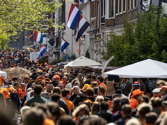 Bijna 18 miljoen mensen in Nederland: hoe gaan we daarmee om?