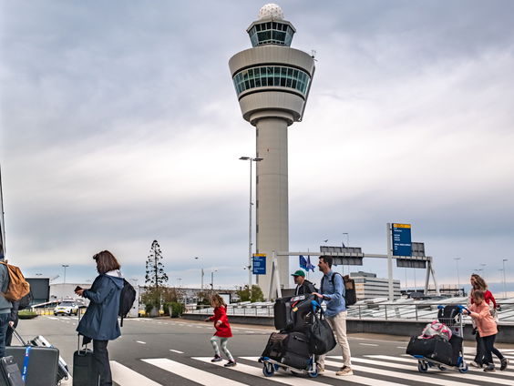 Oekraïense vluchtelingen bij aankomst op Schiphol vastgezet