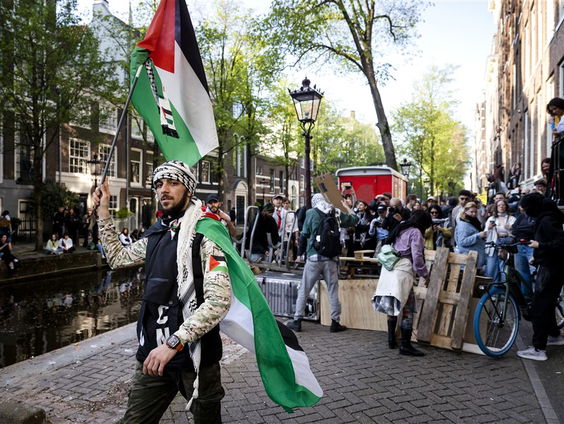 Stand.nl: Het is goed dat de UvA met de demonstrerende studenten in gesprek gaat