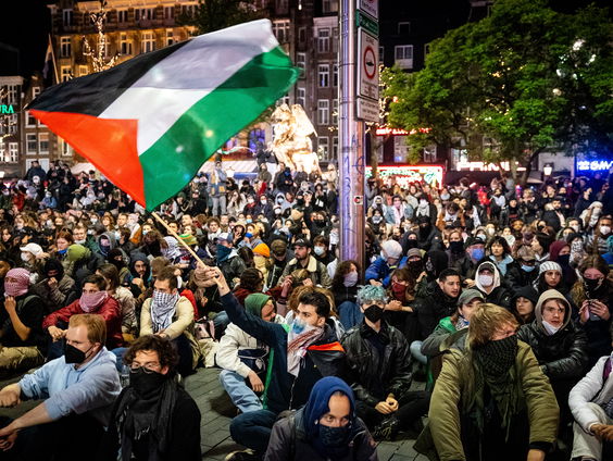 Wat is er gisteravond gebeurd in Amsterdam?