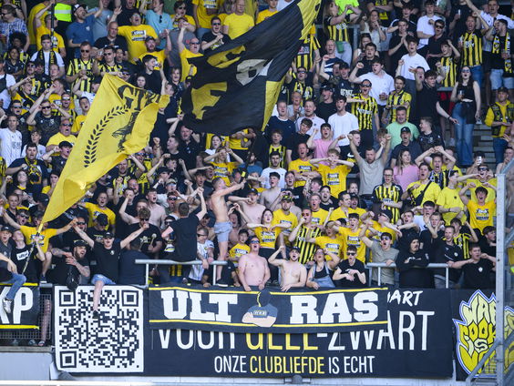 Geloven de supporters van Vitesse er nog in dat hun club overeind blijft?