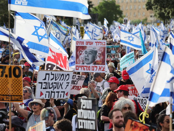 Wat betekent de houding van Frankrijk en Duitsland tegenover de arrestatiebevelen voor de relatie tussen Europa en Israël?