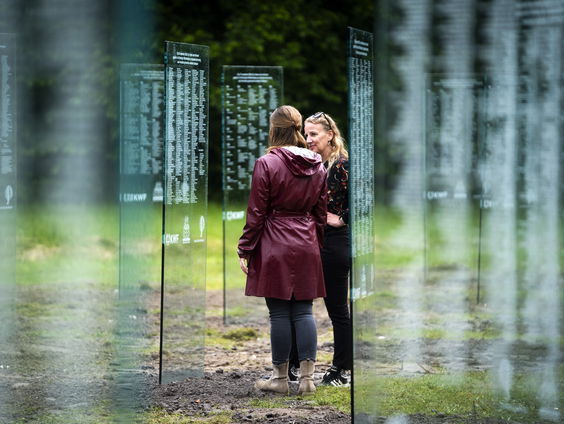 Vernield monument voor kankerslachtoffers in Dronten weer hersteld