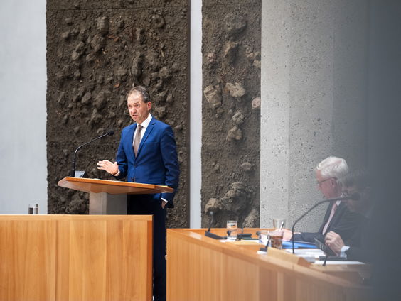Is de woede van minister Van Hijum terecht?