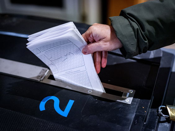 Stembureau Schiermonnikoog: "Mensen van buiten het eiland komen hier stemmen"