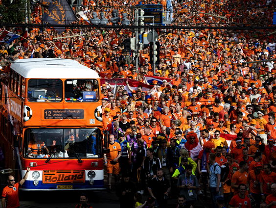 De Dutch Orange Bus gaat weer op pad!