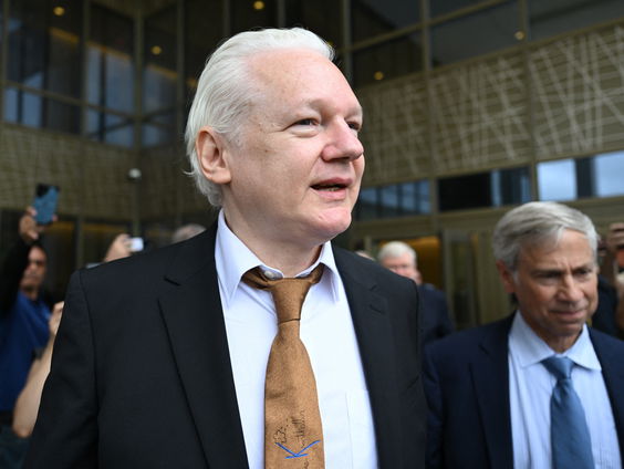 Wat is er gebeurd rond de invrijheidstelling van Julian Asssange?