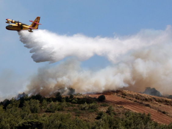 Griekenland evacueert bewoners en toeristen op Kos en Chios vanwege bosbranden