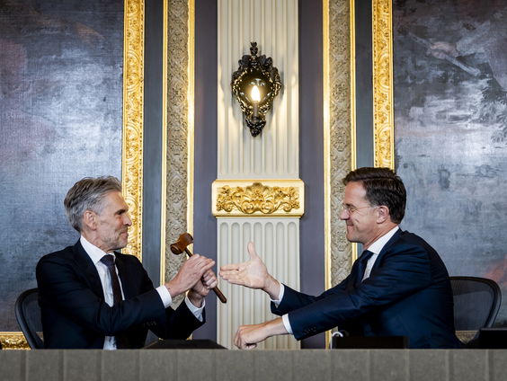 Minister-president Dick Schoof kan het nog moeilijk krijgen zonder partij