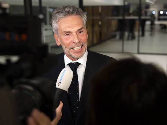 Het leiderschap van een partijloze premier