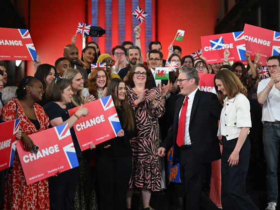 Sunak eruit, Starmer erin: de grote machtswissel in het VK