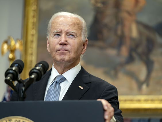 Biden niet verkiesbaar in november, wisselende reacties in VS