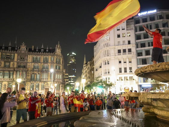 Spanje wint het EK 2024, hoe reageren fans in Valencia en Londen?