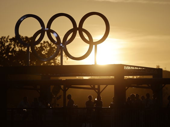 Huisdichter Ingmar Heytze leest gedichten over Olympisch goud