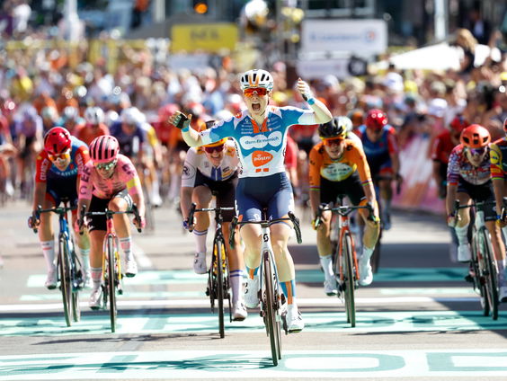Tour de France Femmes: Iris Slappendel over verslag op de motor, wielerkleding en keihard afdalen