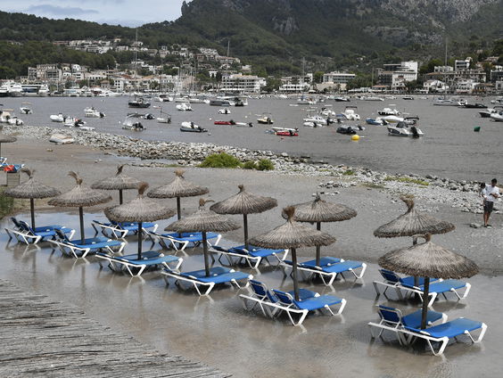 Vincent Poirier zit met zijn gezin vast op Mallorca: "Tegenover striptent, niet te doen"