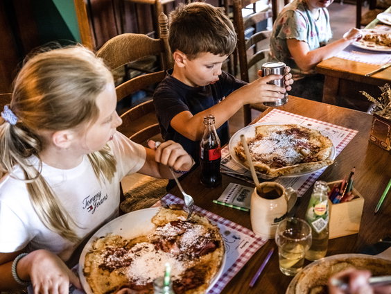 Kindvriendelijke cafés en restaurants winnen terrein in de stad