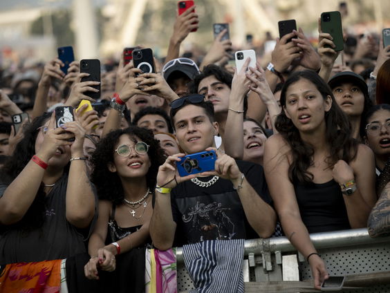 Geen mobieltjes bij concerten?