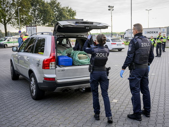 Grenscontroles Duitse politie veroorzaken chaos aan Poolse grens