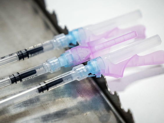 Gezondheidsraad pleit voor kinkhoestvaccinaties voor zorgmedewerkers om baby's te beschermen