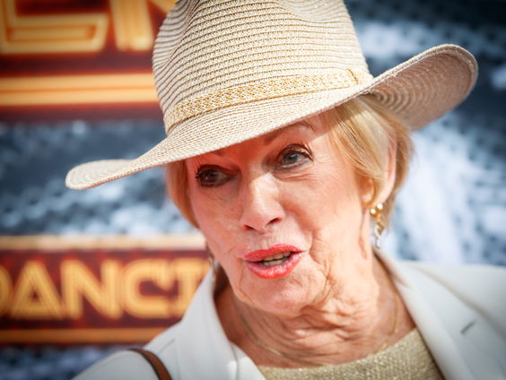 Ria Valk zingt tijdens 'De Nacht van de Nostalgie'