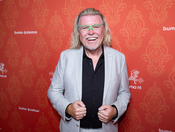 Zanger René Karst over het investeren in gitaren