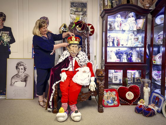 Welke reacties roept het bezoek van koning Charles op in Australië?