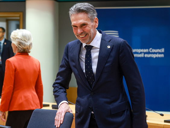 Partijloze Schoof 'vreemde eend in de bijt' op eerste EU-top