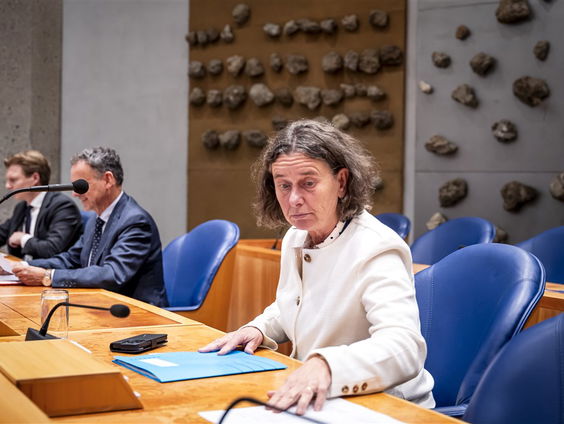 Stand.nl: 'Met de asielnoodmaatregelenwet schiet niemand iets op'