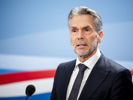 Schoof licht asielnoodmaatregelenwet toe: grenscontroles en doorstroomlocaties voor statushouders