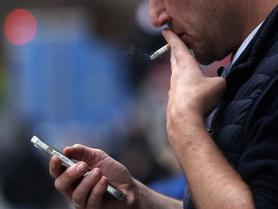 Sigaret in een film: 'Zit een hele industrie achter'