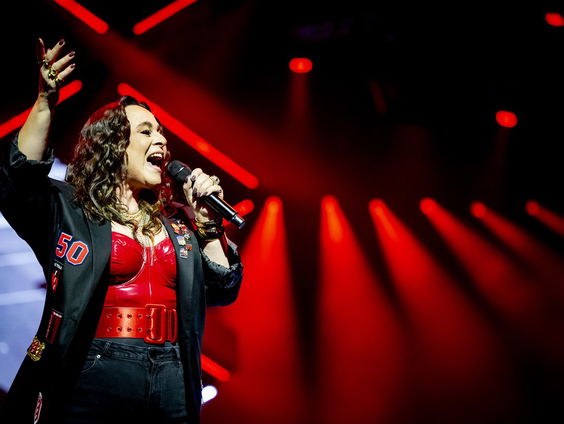 Trijntje Oosterhuis brengt nieuwe kerstsingle uit: 'Count On Me'