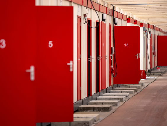 Biddinghuizen opent voor het derde jaar op rij een noodopvang voor asielzoekers
