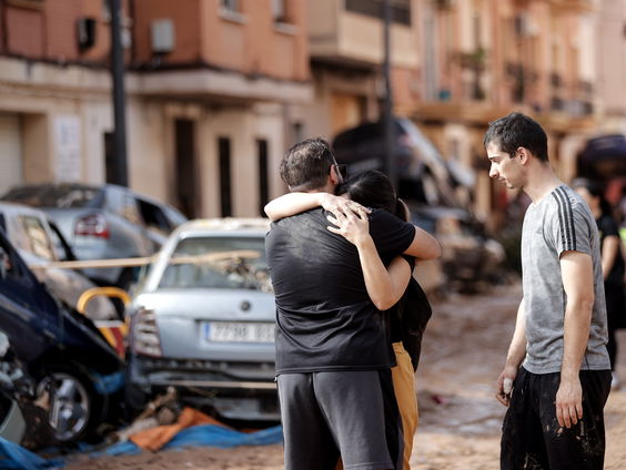 Situatie in zwaar getroffen Paiporta in Spanje schrijnend na overstromingen