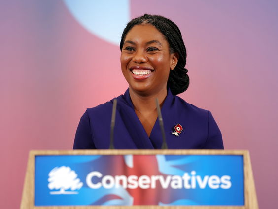 Kemi Badenoch gekozen als nieuwe partijleider van Britse conservatieven