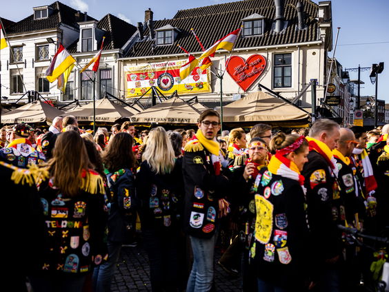 Welke maatregelen nemen carnavalsverenigingen om grensoverschrijdend gedrag te voorkomen?