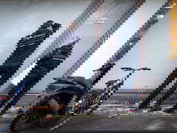 Onrust in Amsterdam: Politie ontruimt plein na overlast