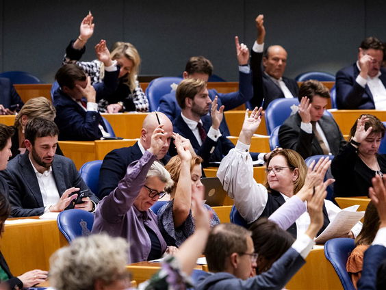 Stand.nl: Haagse politici moeten stoppen olie op het vuur te gooien