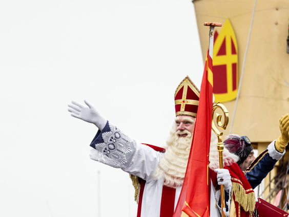Jacco Vermeulen ontvangt de Sint op Texel met erwtensoep