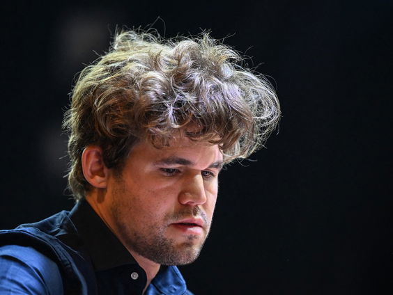 Van nu naar toen: Ophef over sportkleding nav de spijkerbroek van schaker Magnus Carlsen